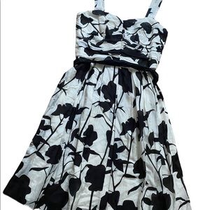 Women’s Size 10 Black House White Market Black & White Floral Dress